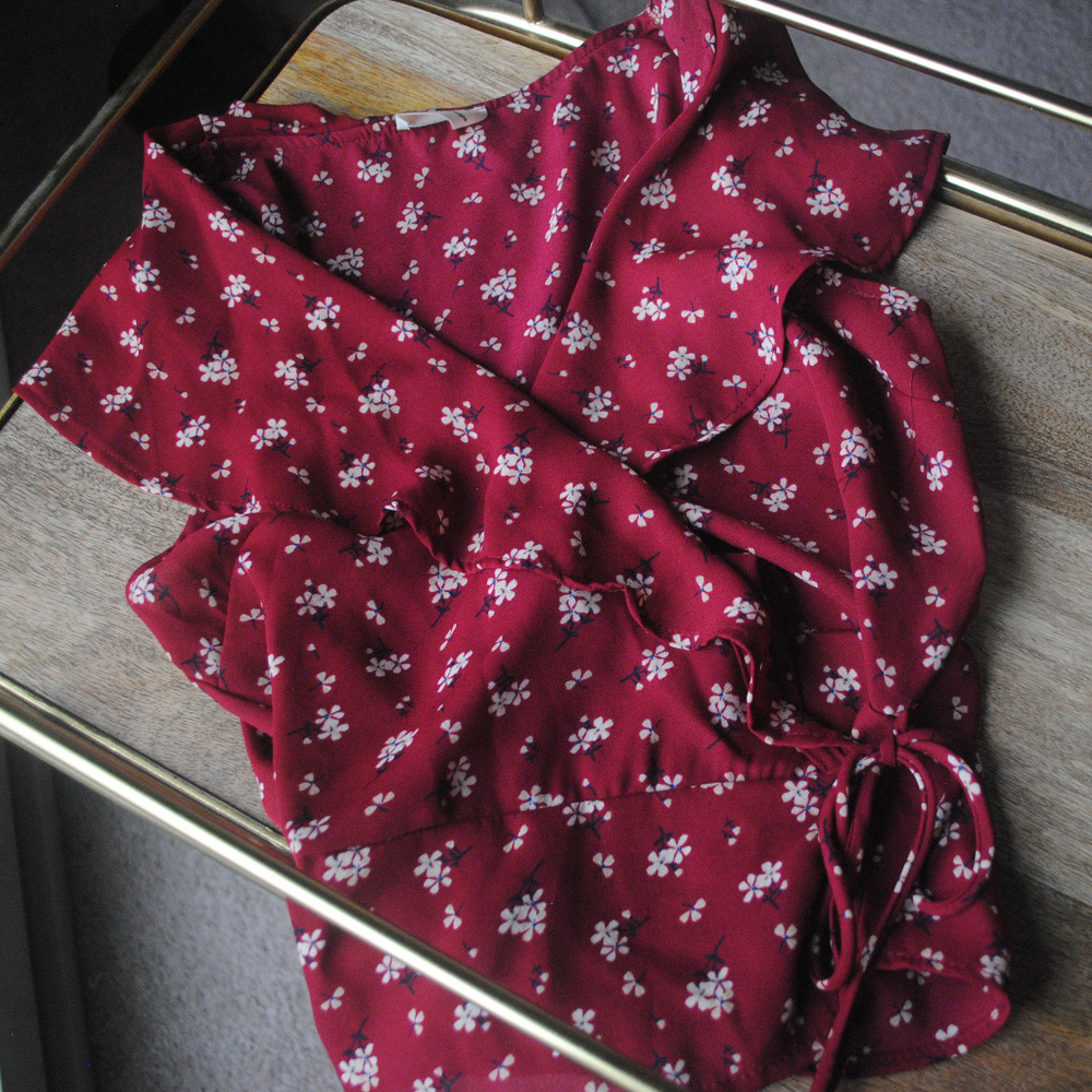 Red floral wrap top, NWOT